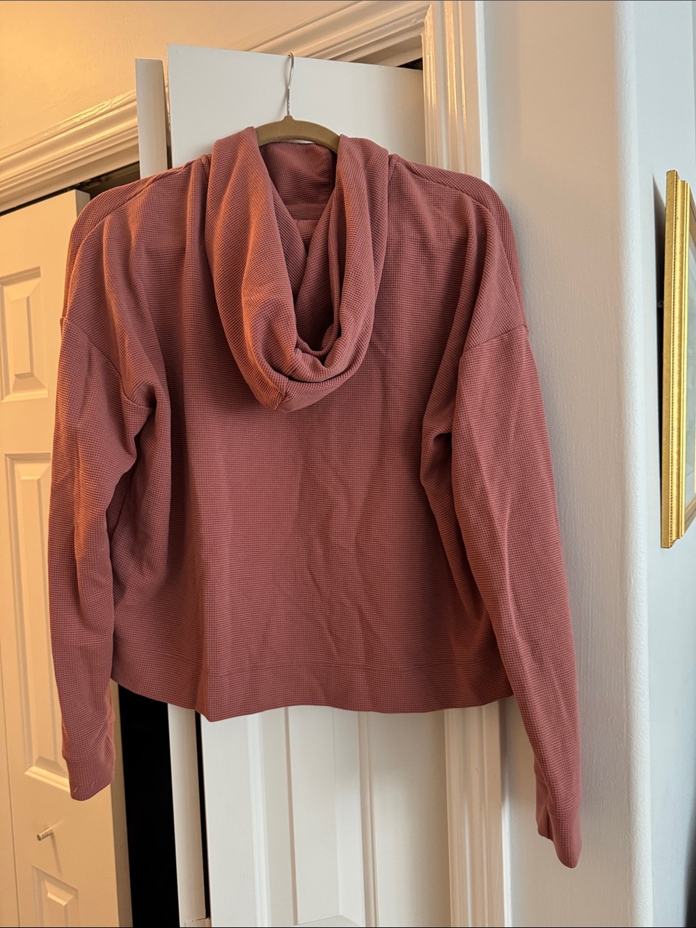 Vuori Cropped Lightweight Waffle-Knit Hooded Pullover - Dusty Rose - Picture 4 of 5